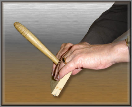 using_veneer_hammer_pic_1_72